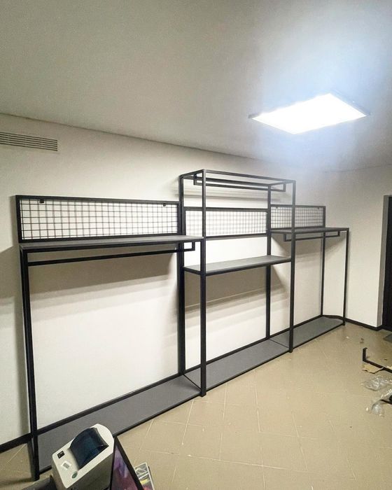 Стійки вішалки рейли для одягу