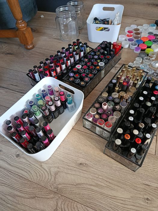 Manicure, pedicure, permanentny, rzęsy (sprzęt)