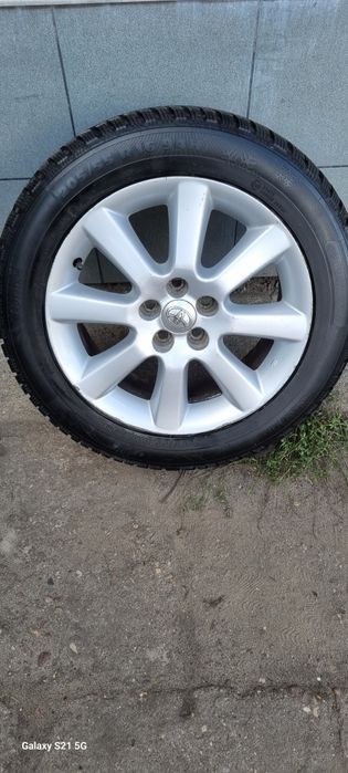 Felgi z oponami zimowymi 16 Toyota Avensis