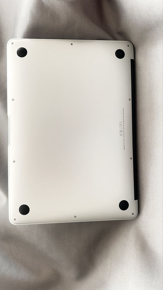 Mac book air 13” I5 SSD128GB