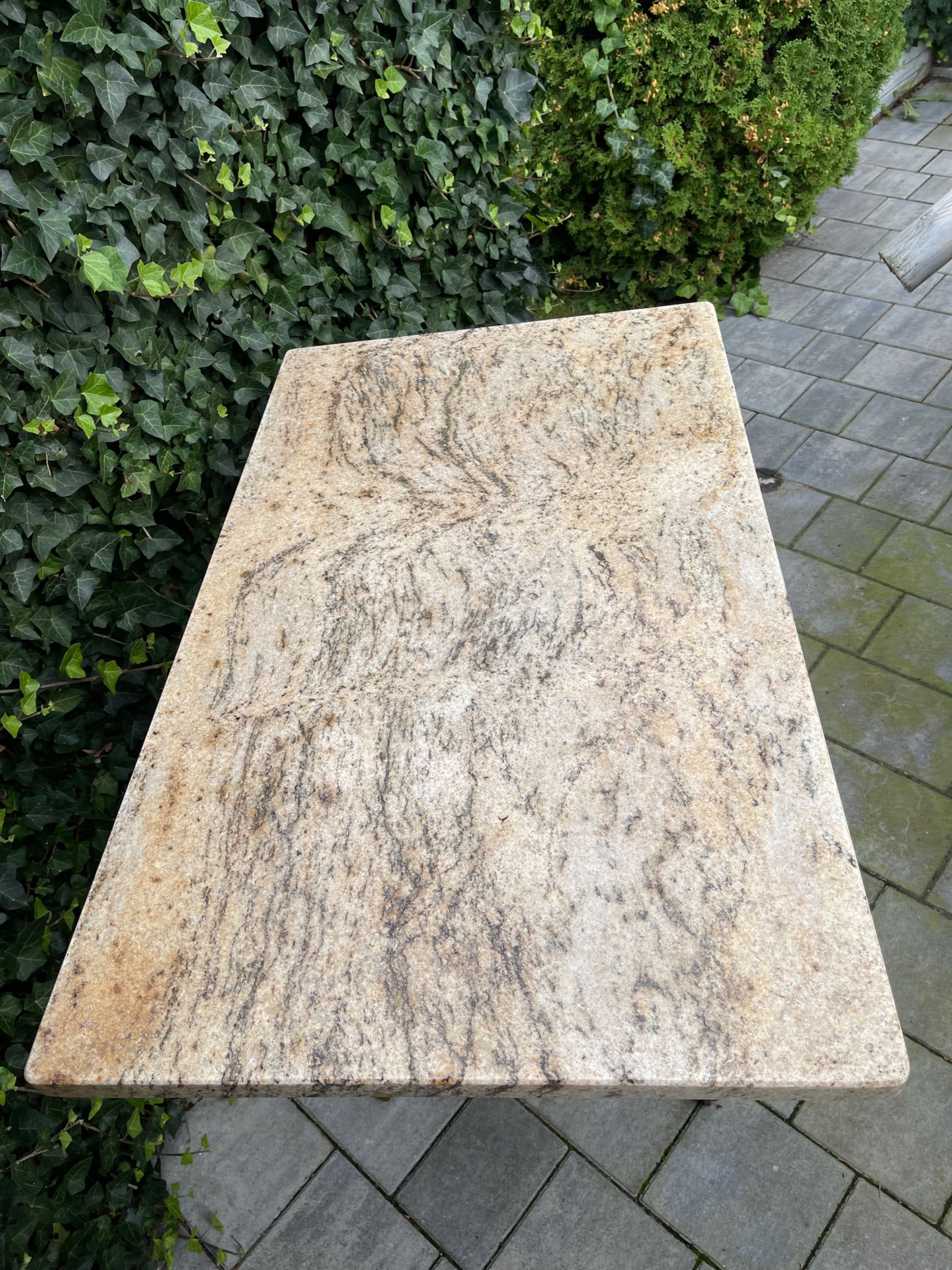 Stół z blatem kamiennym , podstawa maszyna do szycia