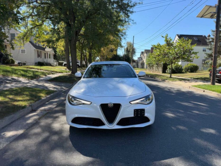 Alfa Romeo Giulia      2018