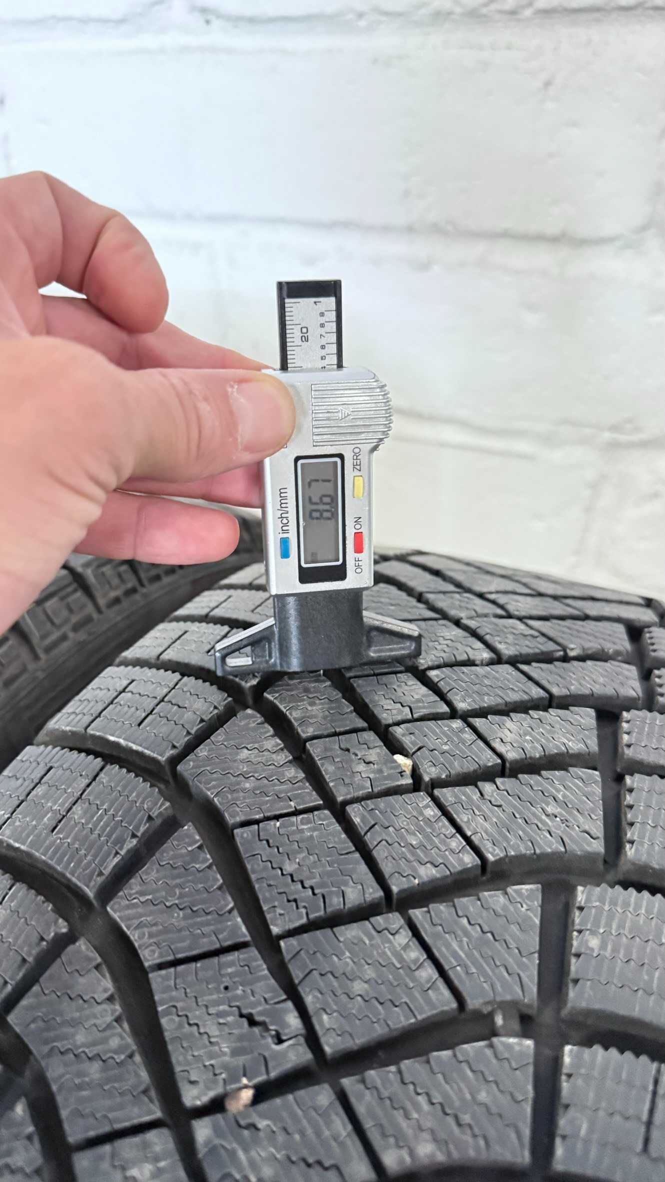 Opony zimowe PIRELLI ICE ZERO 225/45/19 8,5 mm 21 rok super stan