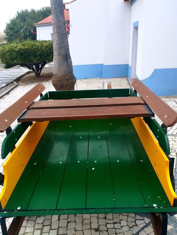 Carroça espetacular, restaurada com Arreios