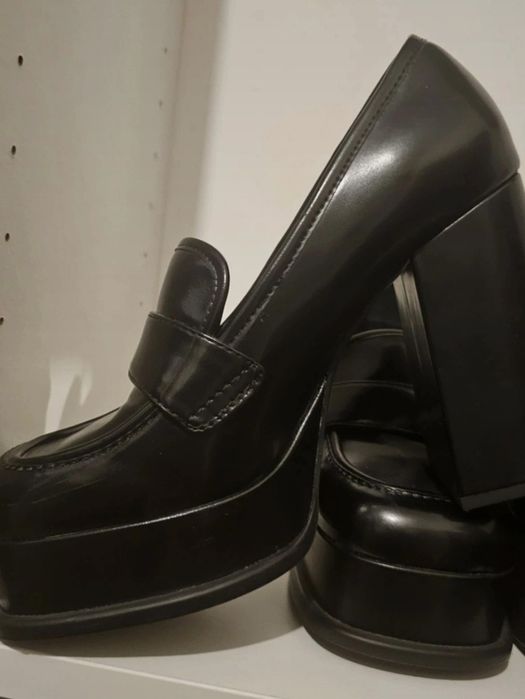 VENDA URGENTE-Vendo 2 sapatos altos