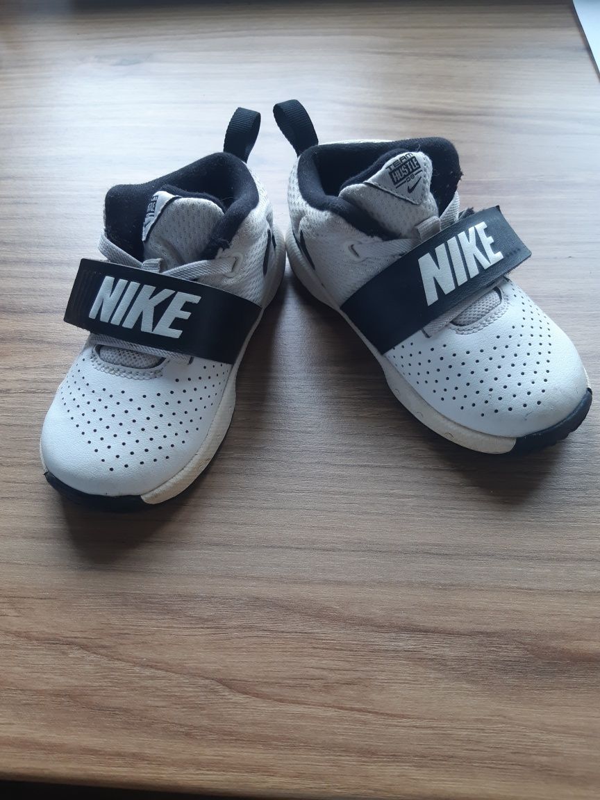 Buty adidasy dziecięce Nike 25