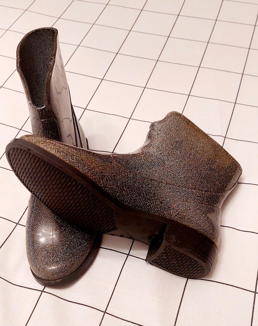 Bota cinza marca Melissa