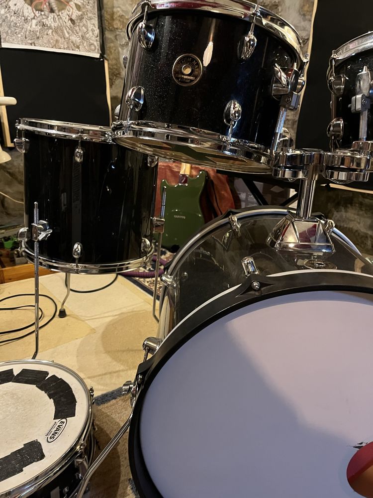 Bateria Tama Rhythm 20”