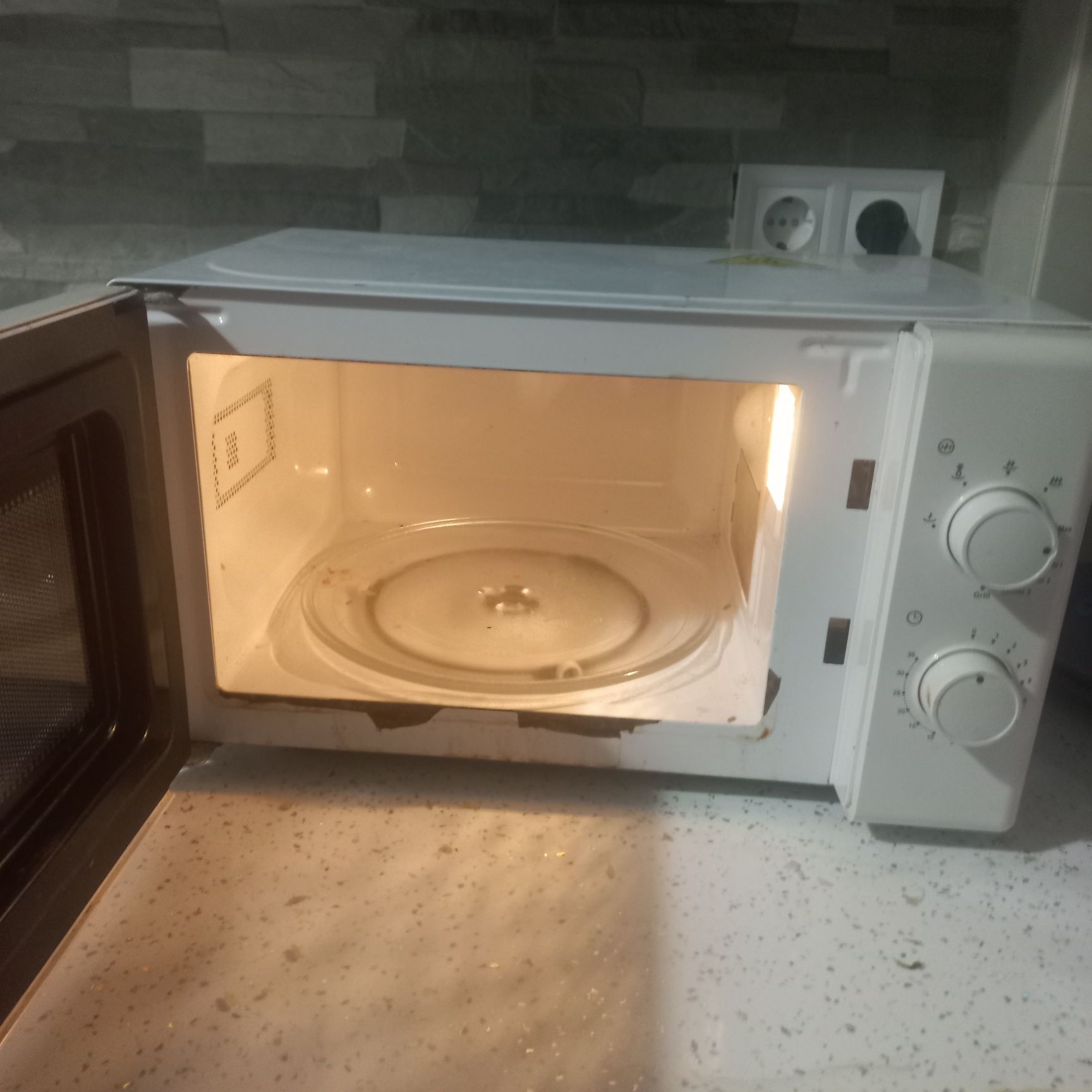 Microondas usado bem estimado e a funcionar normalmente
