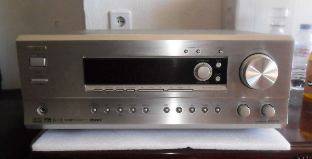Amplificador Onkyo modelo TX-Ds 595 AV Receiver