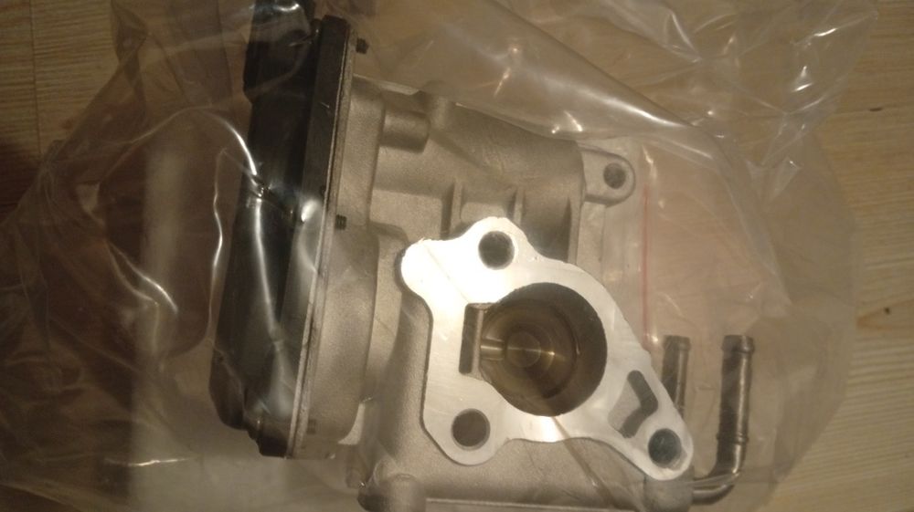 Клапан рециркуляции отработанных газов Toyota Rav-4, Auris, Avensis