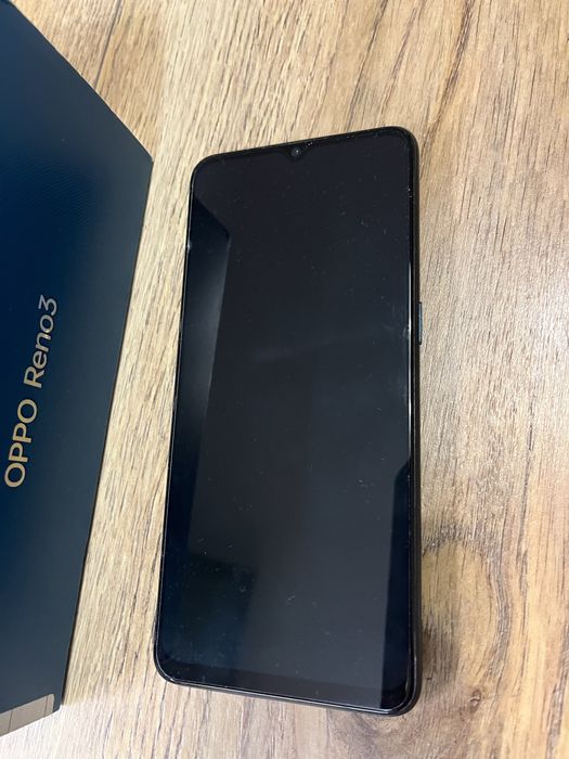 OPPO Reno 3 smartfon