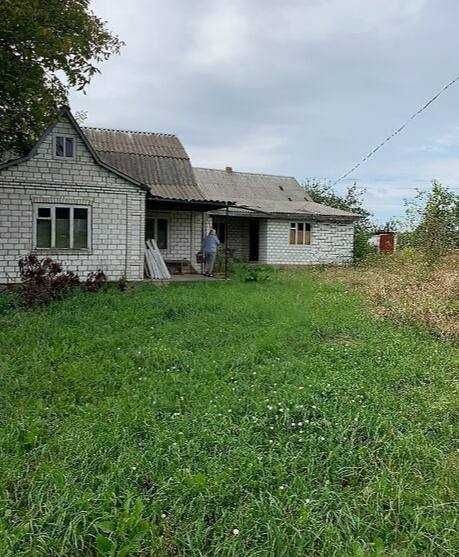 Продаж 1 поверхового будин без ремонту ділянкою 53 сотки
