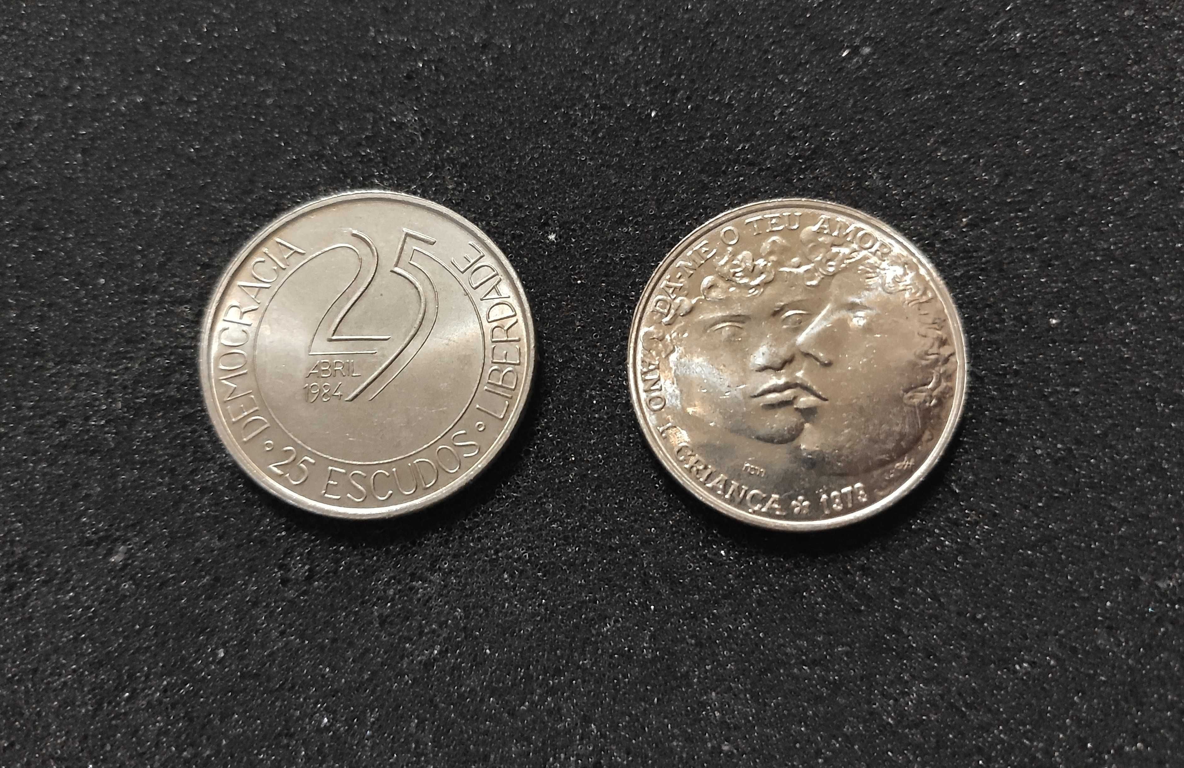 Conjunto de 2 Moedas de 25$ - Criança + 25 de Abril