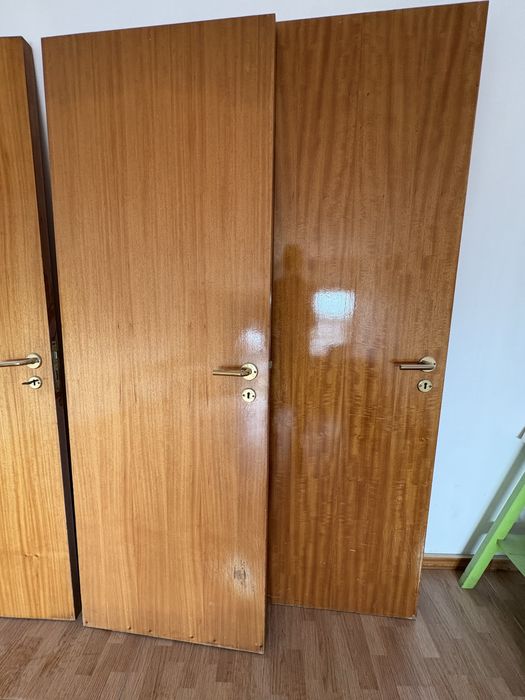 Portas castanhas