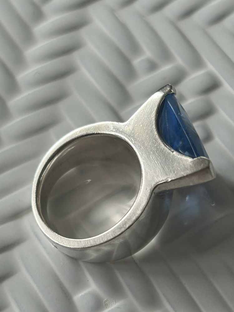 Masywny srebrny pierścioniek sygnet