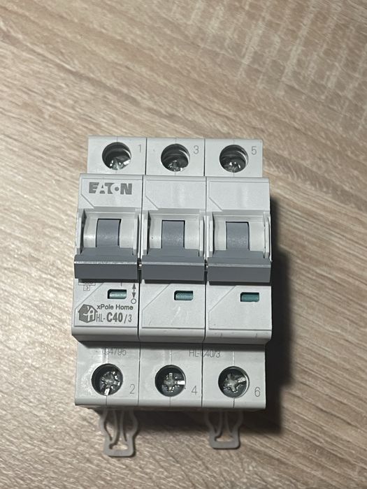 Автоматичний вимикач Eaton HL-C40/3