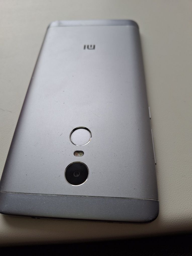 Xiaomi Redmi 4X 3/16GB Grey з  чохлом ,  цілий ,  працює бу