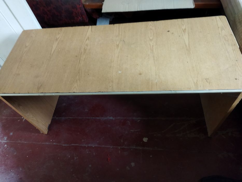 Продається дитячий стіл парта