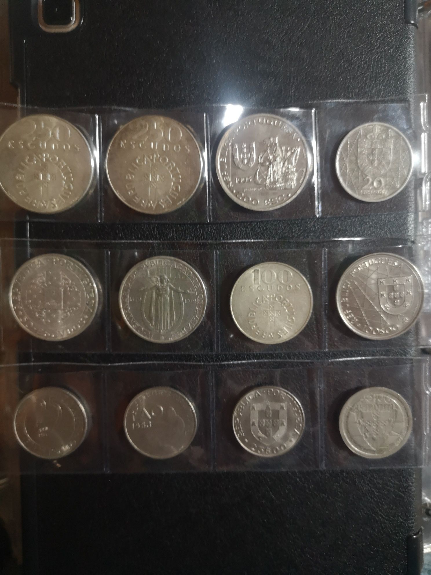 Moedas de 10,20,25 e 50 escudos