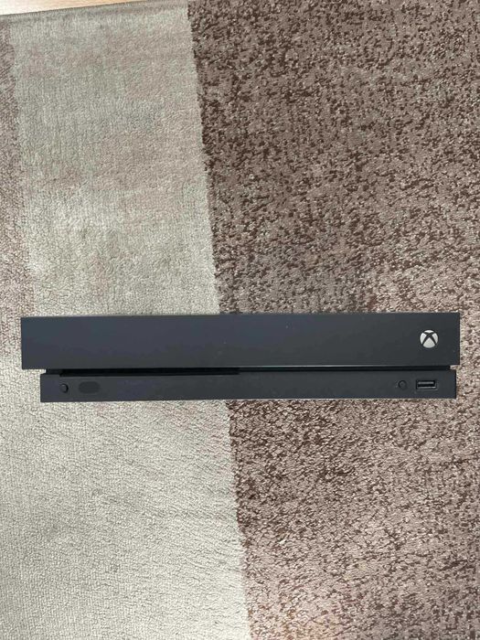 Xbox One X 1TB (z napędem) Bardzo dobry stan | Pad | Pełne okablowanie