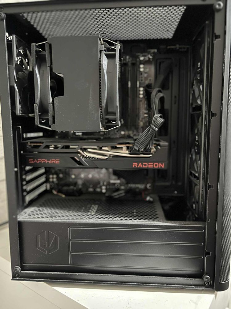 Gamingowy komputer Ryzen5 5600+RX 6700 XT+32GB Ram+SSD 1TB. Monitor