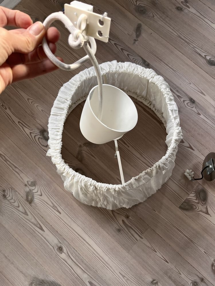Lampy ikea białe kinkiet, sufitowa i 2 stołowe