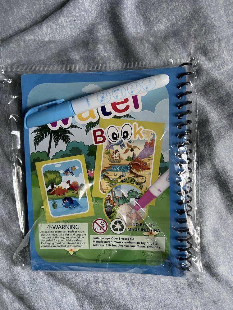 Livro de crianças brincar colorir com agua