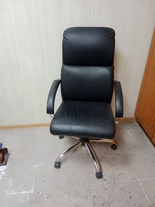 Продам крісло директора