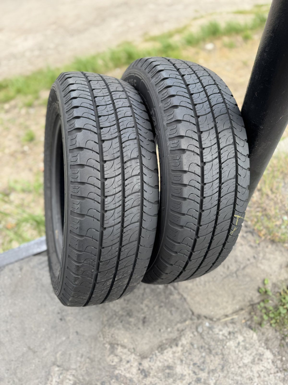 Майже нові літні шини Goodyear 215/65 R16C резина цешка Р16 С