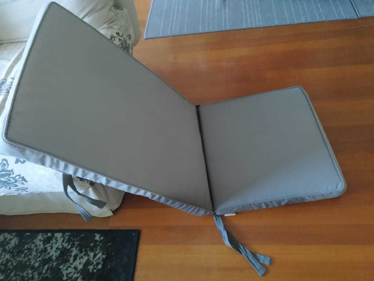 Cadeirão Relax em resina com almofada