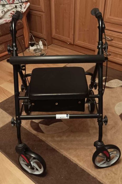 Chodzik, balkonik dla seniora.