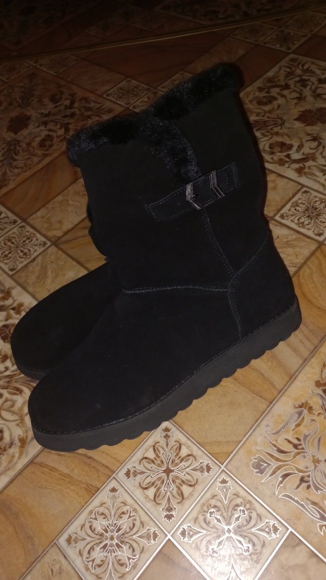 Жіночі зимові Skechers ( нові) 1000грн