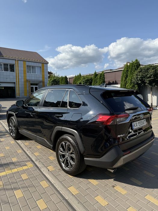 Продам свій RAV 4 Hybrid 2023р Офіційний Рік гарантії