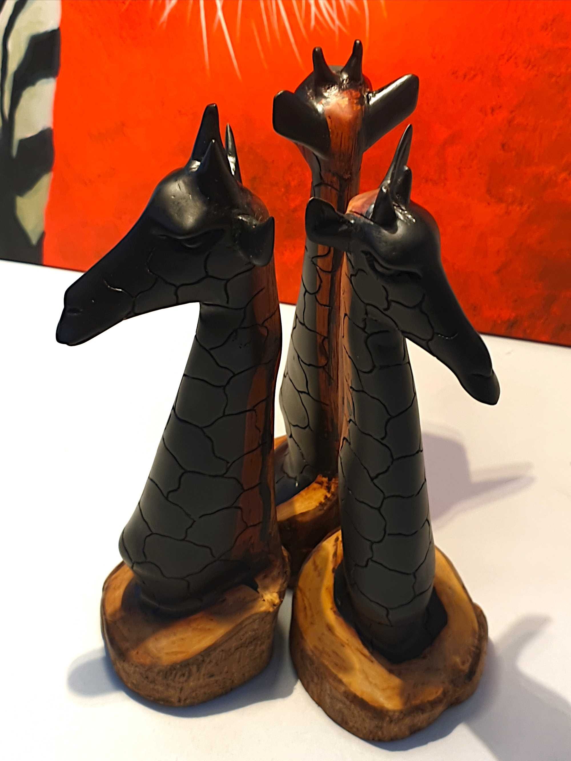 Conjunto de 3 esculturas de girafa em madeira feitas de tronco madeira