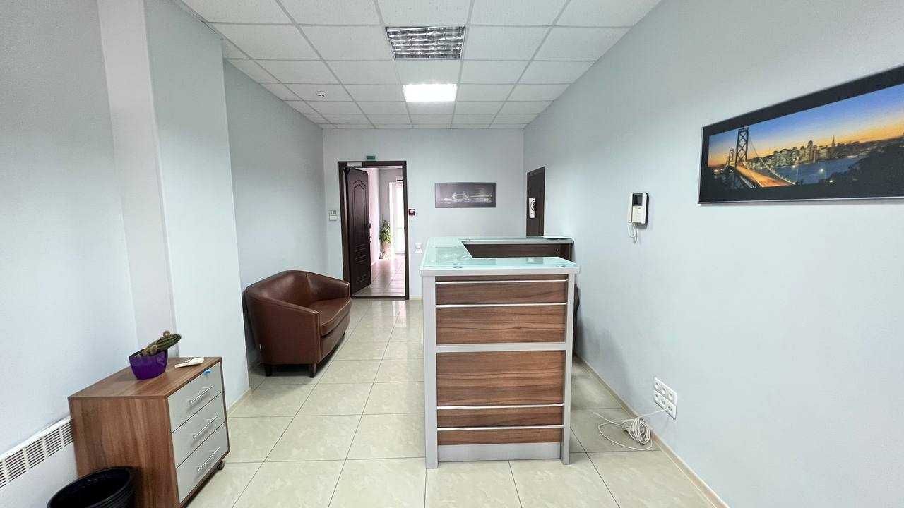 Оренда офісу 1-й поверх 180 кв/м  вул. Коновальця, 32 | Без комісії