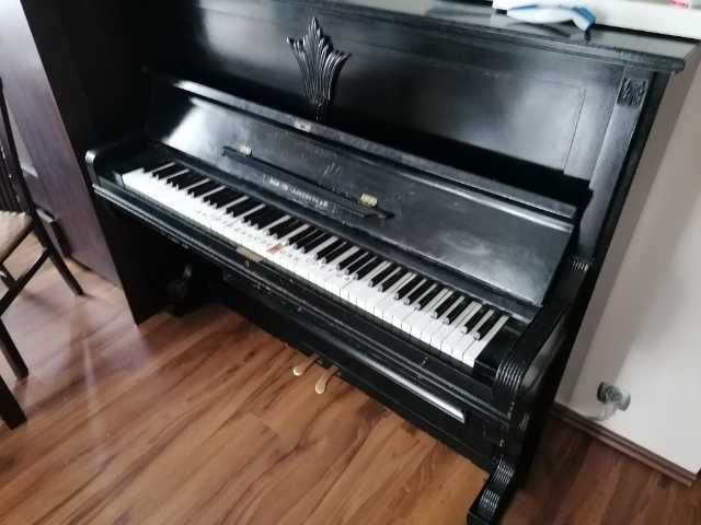 Pianino stare antyk