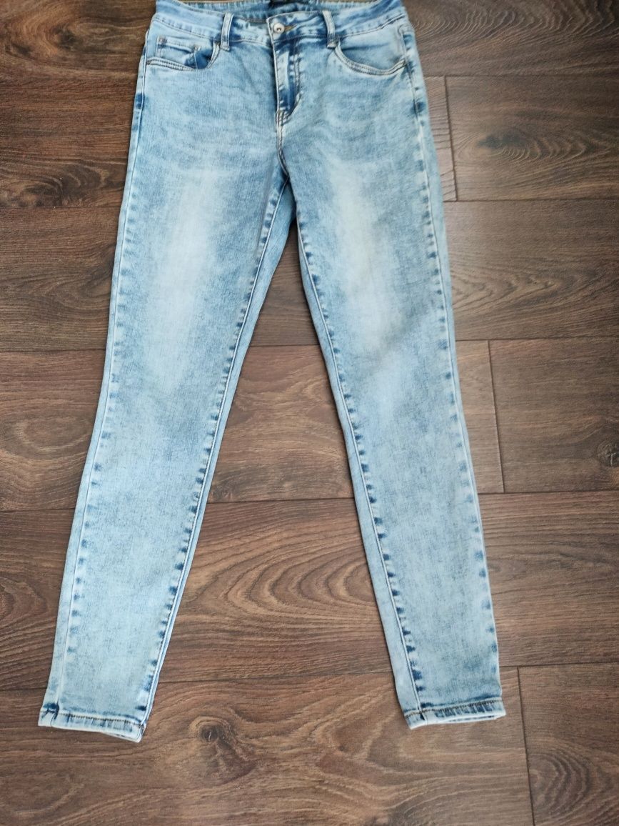 Damskie spodnie jeans 38