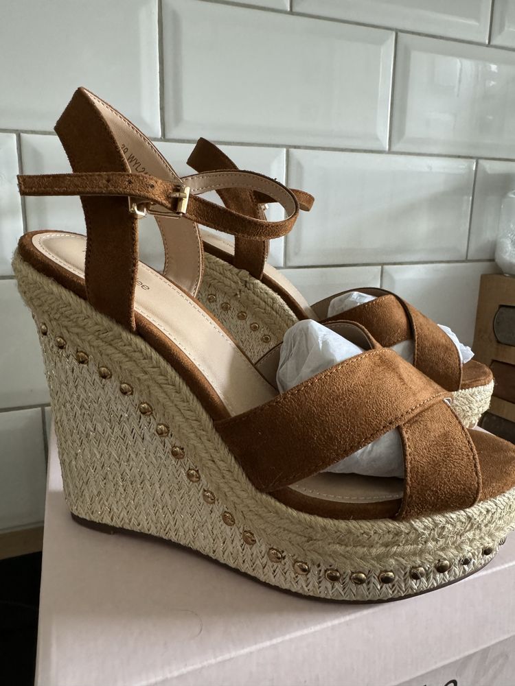Sandały na koturnie w stylu Boho. DeeZee Camel r. 39. Jak nowe!