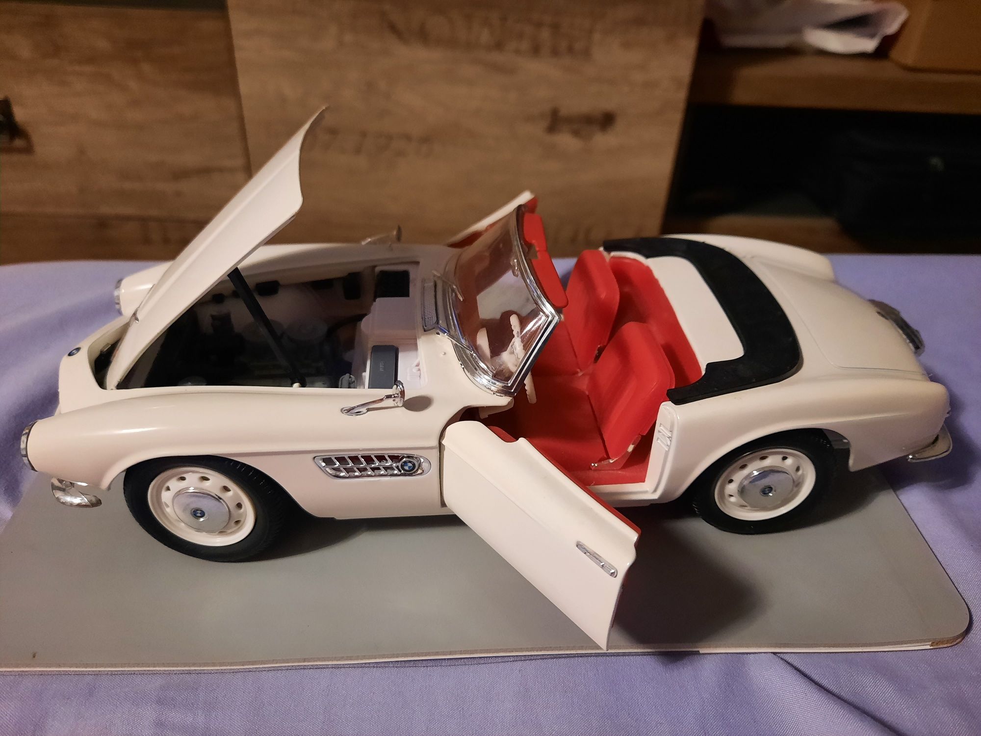 OKAZJA !!! Samochód Kolekcjonerski BMW 507 Revell 1:18