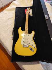 Guitarra eléctrica Fender Stratocaster HSS MN