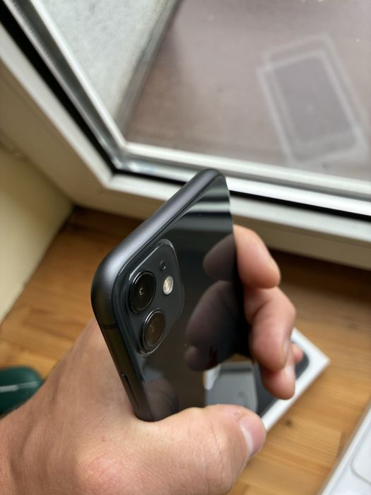 iPhone 11 на 128 + скло (ідеальний стан)