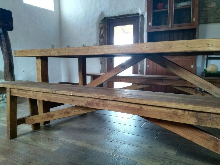 Mesa em madeira maciça rustica