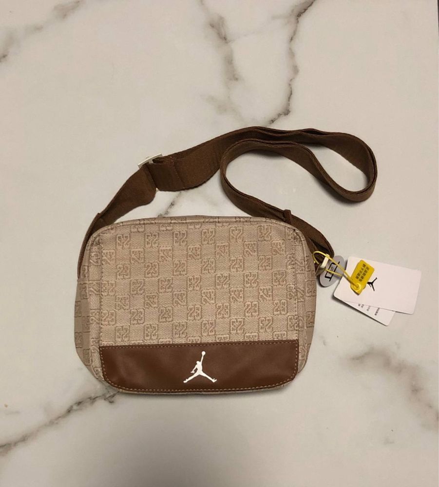 Сумка Air Jordan Monogram Crossbody | Nike, найк, джордан месенджер