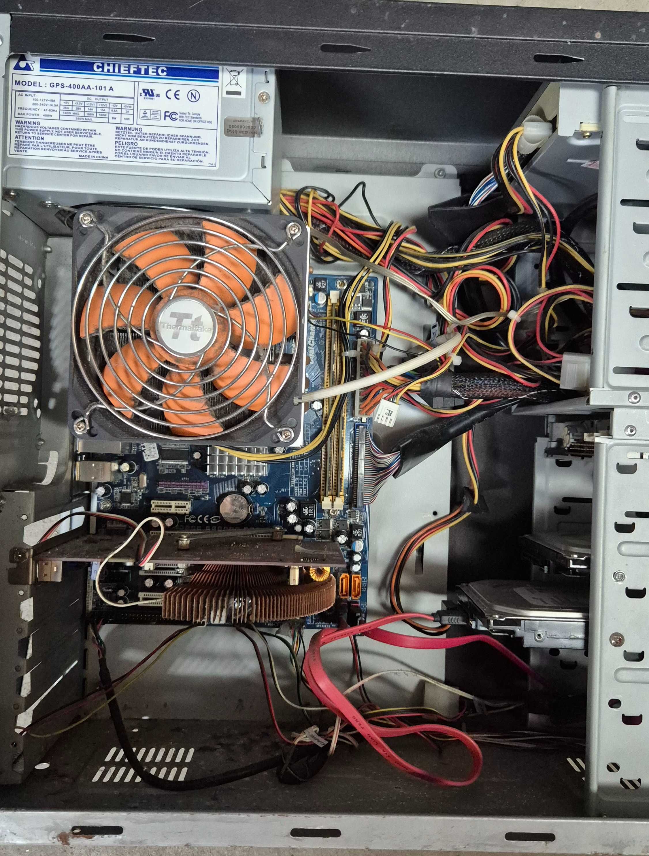 Stary komputer - Intel E5200/ GF8400GT/ 2 GB DDRII/ 400W/ HDD 330 GB