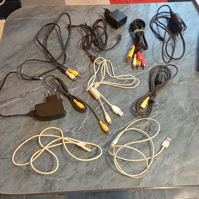 Прадам різні шнуриі зарядки,ціна за всі разом