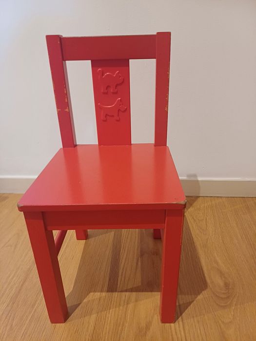 Vendo  mesa e duas cadeiras de criança
