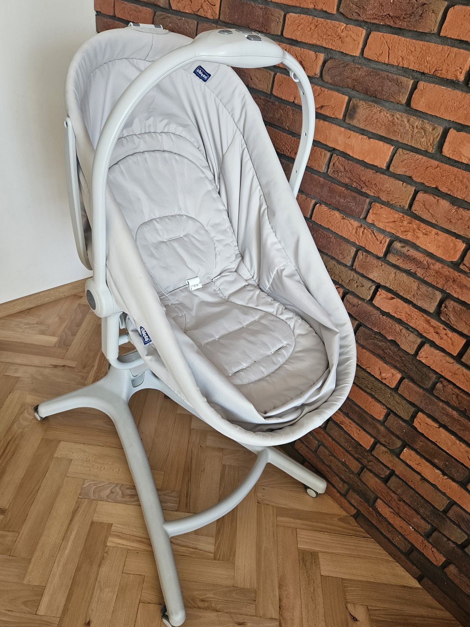 CHICCO BABY HUG 4w1 Łóżeczko, leżaczek, krzesełko