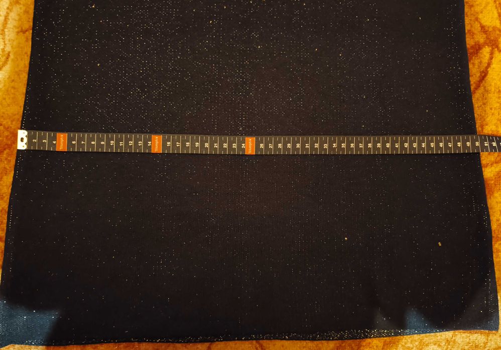 Czarna tunika sylwestrowa ze złotym brokatem Mohito