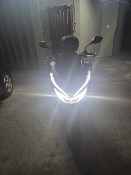 PCX 2020 com 7200km e muitos extras